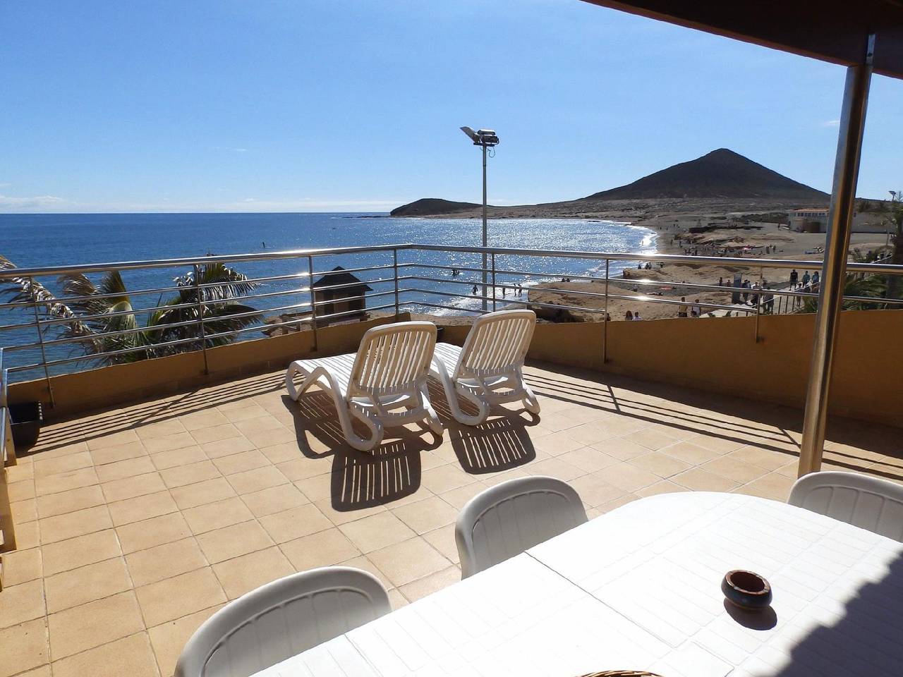 Ganze Ferienwohnung, Prächtiges Duplex in erster Linie des Strandes in Playa el Médano, Granadilla de Abona