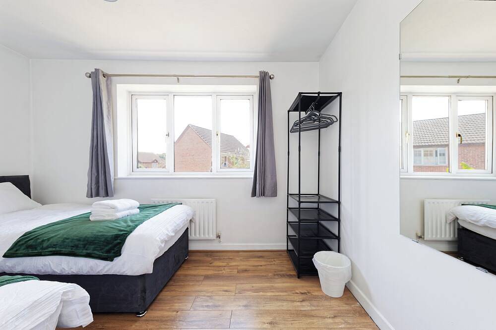 Close to Bluewater & Lakeside! Comfy, peaceful home in Kent w/ Garden & Parking in Stone (Dartford), Dartford