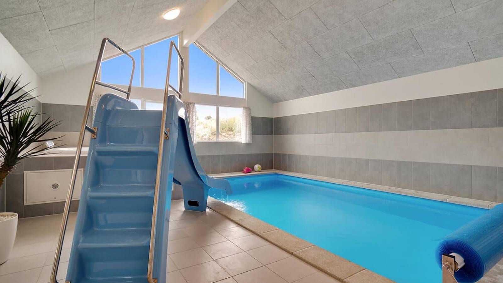 16-person pool house with activity room in Vejby Strand. in Vejby Strand, Vejby