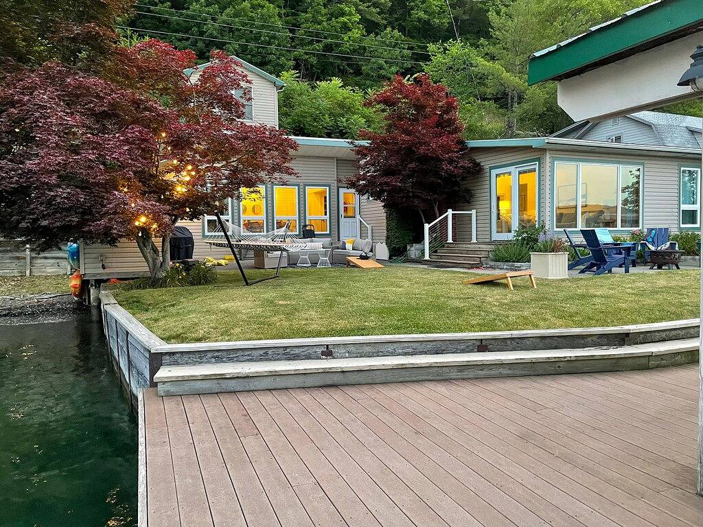 Private lakefront oasis close to wineries and Hammondsport in Keuka Lake