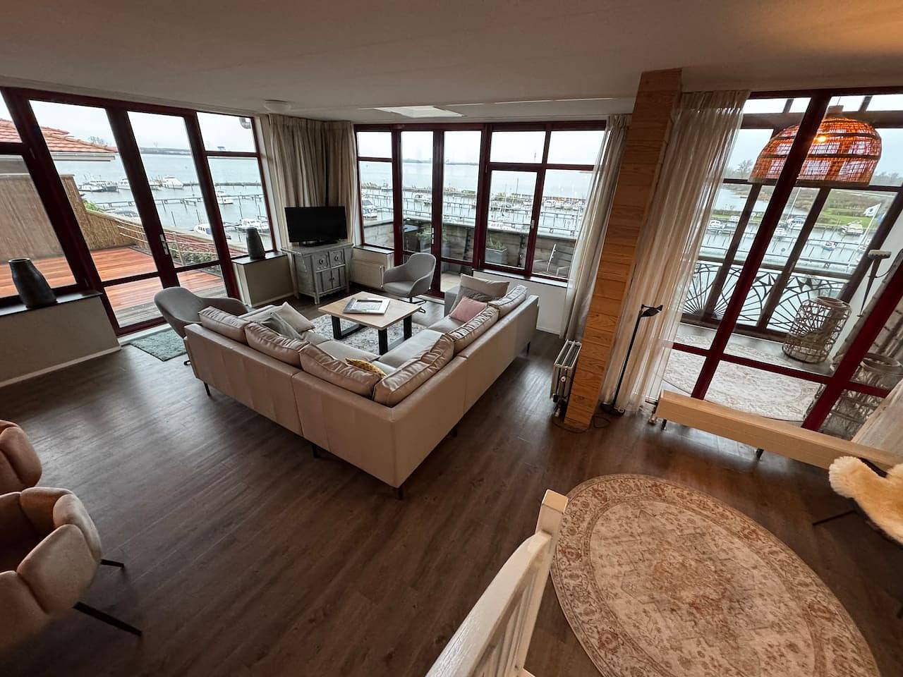 Penthouse met Jacuzzi en Sauna aan het water in Veluwe