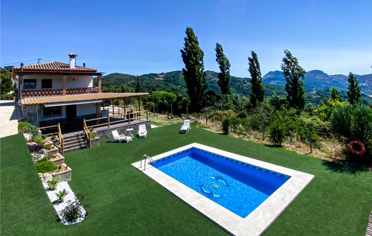 Ferienhaus für 6 Personen, mit Terrasse und Pool sowie Ausblick