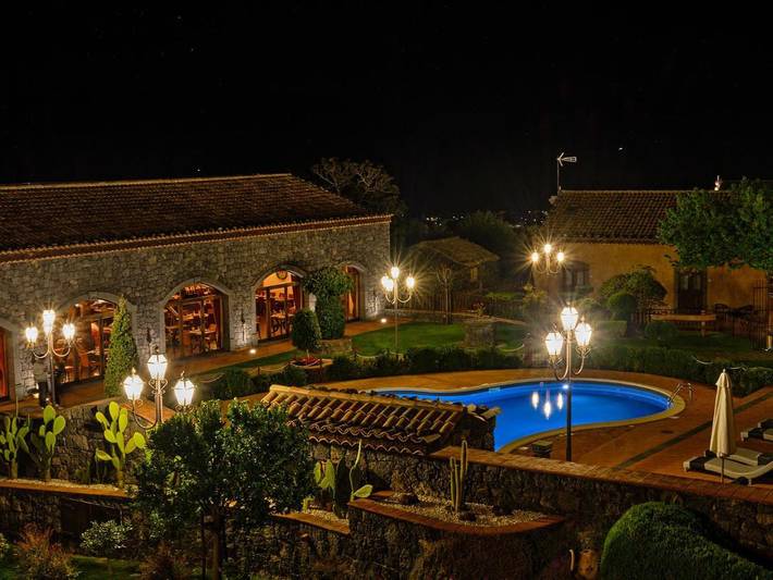 Casa vacanza per 2 persone, con piscina e piscina per bambini nonché giardino a Randazzo