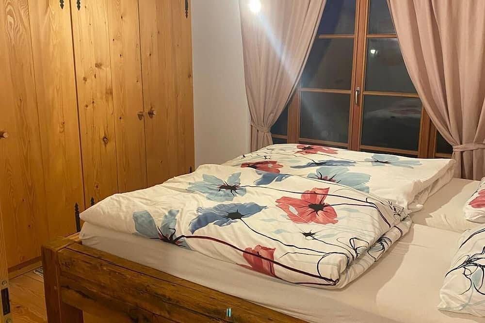 Ganze Wohnung, Gemütliche Ferienwohnung in Höslwang mit Blick auf die Chiemgauer Alpen und Seen in Höslwang, Chiemsee