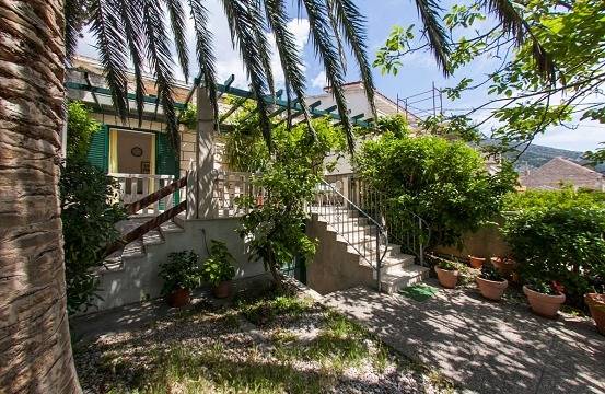 Ferienwohnung für 4 Personen, mit Terrasse in Bol