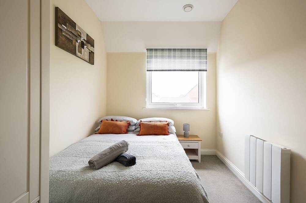 Entire apartment, Inaras place 2 bed deluxe with parking in Aylesbury, Buckinghamshire