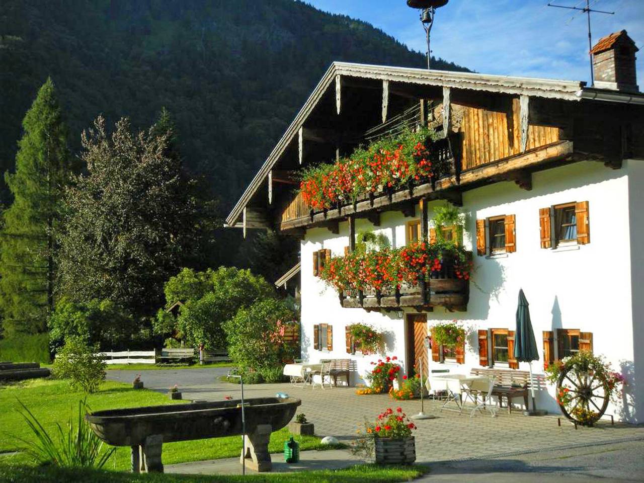 Ganze Ferienwohnung, Ferienwohnungen Bergerhof - Ferienwohnung Spitzstein 65 qm zwei Schlafzimmer, Terrasse, Eg, Rollstuhlgerecht in Aschau im Chiemgau, Bayerische Alpen
