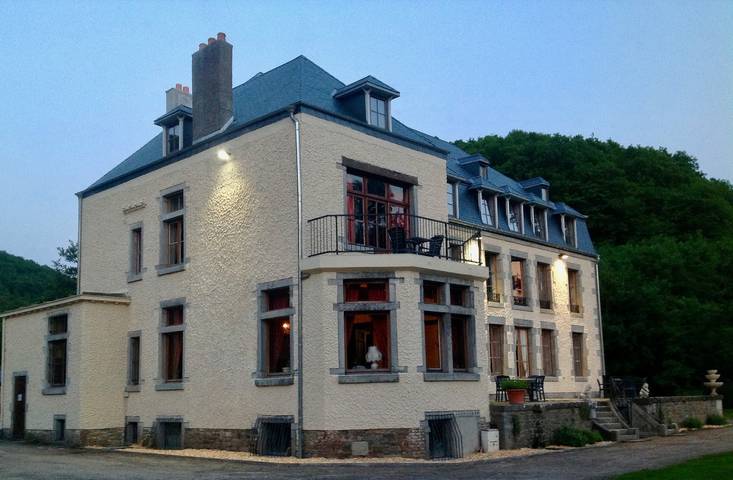 Château pour 20 personnes, avec Balcon/Terrasse ainsi que Jardin et Vue dans les Ardennes