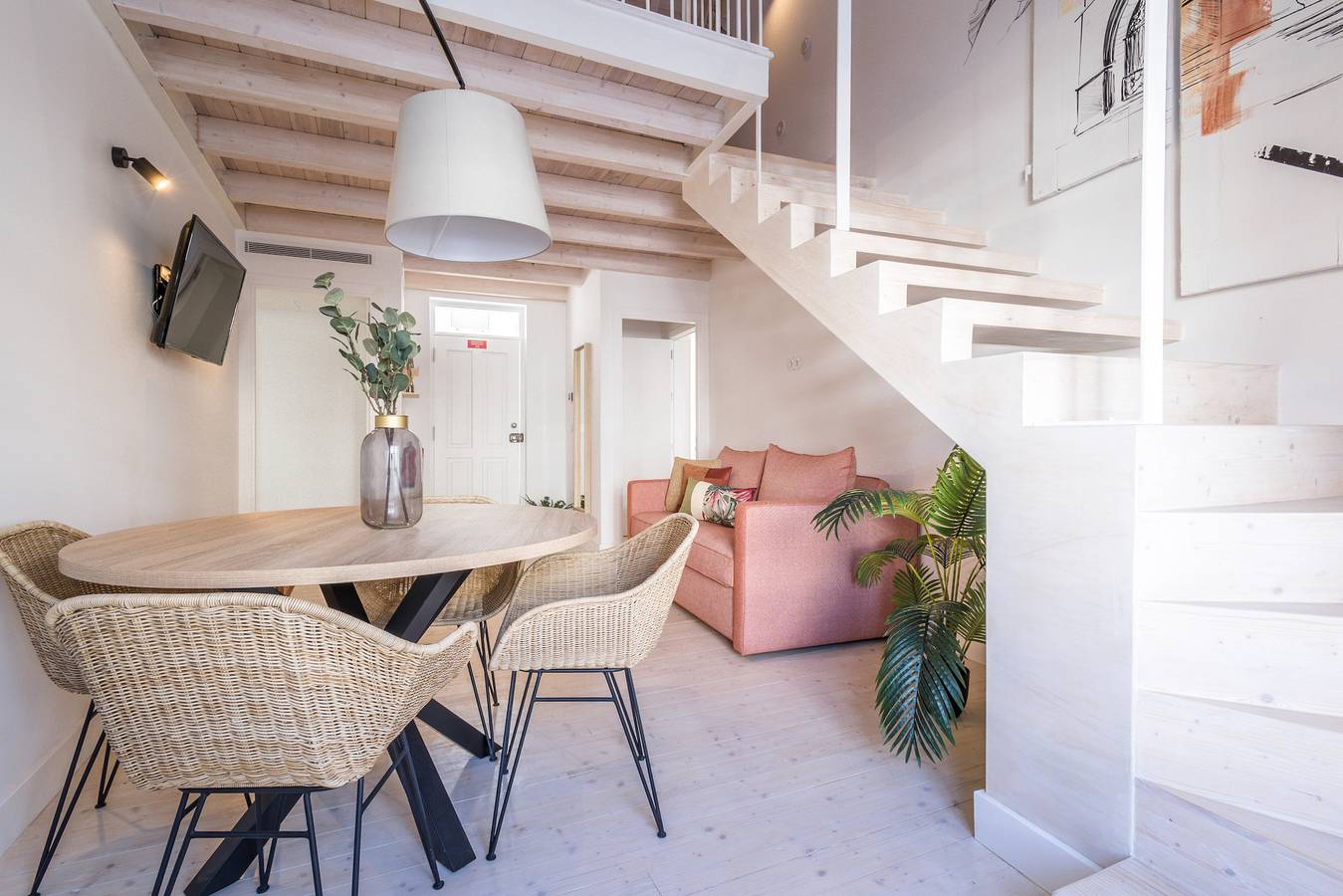 Apartamento de férias inteiro, Lodo Suites Se - Mezanino room  by Hd in São Pedro (Faro), Faro