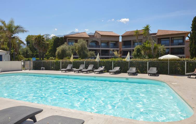 Apartamento vacacional entero, Apartamento frente al mar con piscina y terraza cerca de Moriani-Plage in Moriani-Plage, Región de Corte