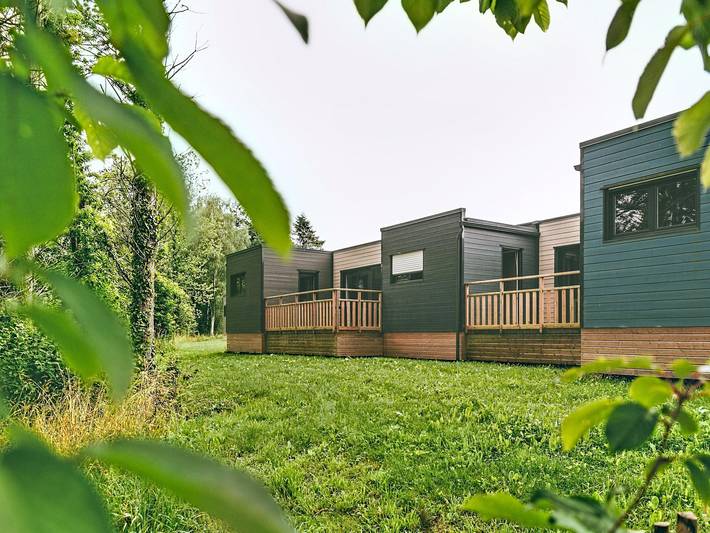 Gîte pour 4 personnes, avec vue sur le lac ainsi que piscine et terrasse, animaux acceptés