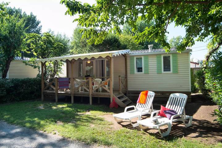 Camping pour 4 personnes, avec terrasse et piscine, animaux acceptés au Le Grau-du-Roi - 3
