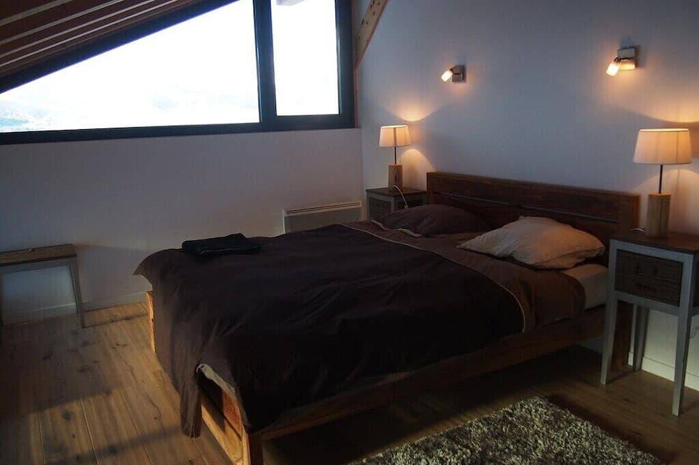 High-end chalet of 320 m2 sleeps 18 with spa in Notre-Dame-de-Bellecombe, Région d'Albertville