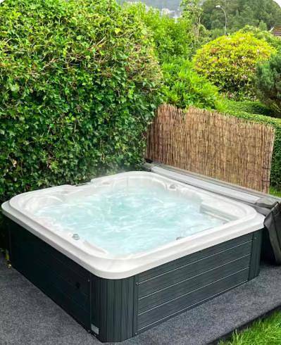 Ferienhaus für 9 Personen, mit Whirlpool und Garten - 1