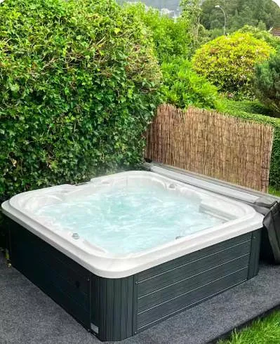 Ferienhaus für 9 Personen, mit Whirlpool und Garten - 1
