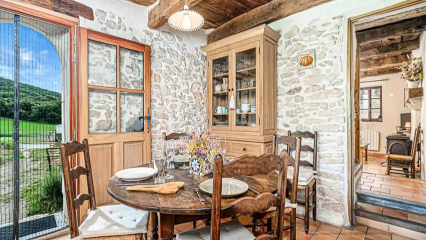 Gîte pour 8 personnes, avec Balcon ainsi que Terrasse et Jardin à Simiane-la-Rotonde - 2