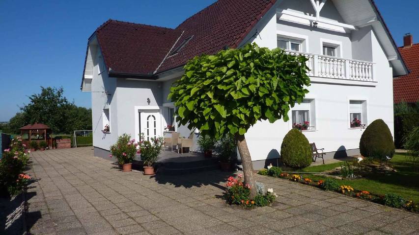 Ferienhaus für 7 Personen, mit Balkon und Garten in Gyenesdias