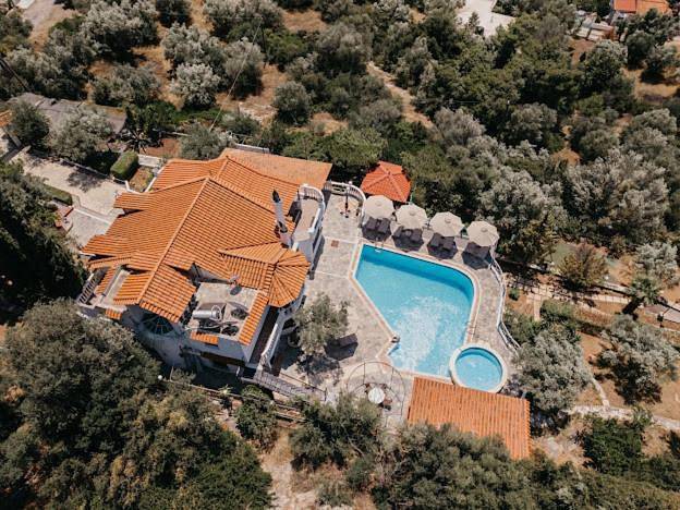 Appartement de vacances pour 2 personnes, avec Jacuzzi et Terrasse ainsi que Jardin et Piscine