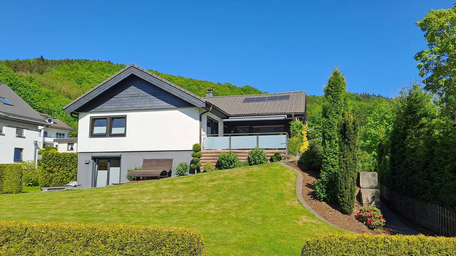 Maison de vacances Am Rarbach, 140 m² – parc du village, ruisseau, grande terrasse vue montagne in Schmallenberg, Arrondissement du Haut-Sauerland
