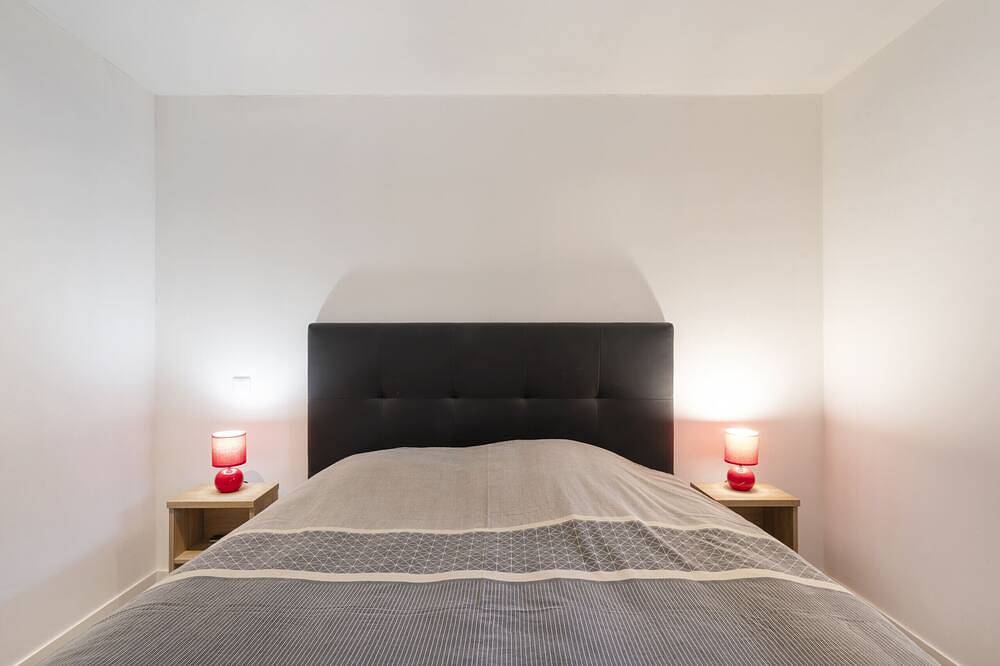 Chalet de Romy : Encantador chalet de 2 habitaciones (con terraza y aire acondicionado) in Vittel, Neufchâteau
