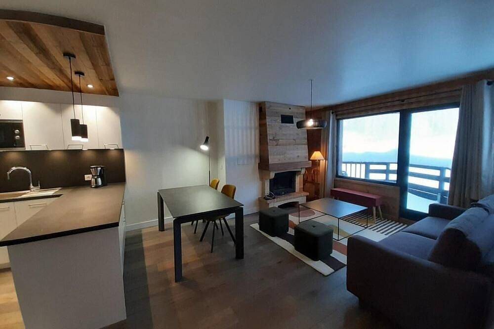 Entire apartment, Ski-in/ski-out & foot of the slopes, 2nd floor, balcony, tv, ski locker, 50m², La Tania in La Tania, La Perrière
