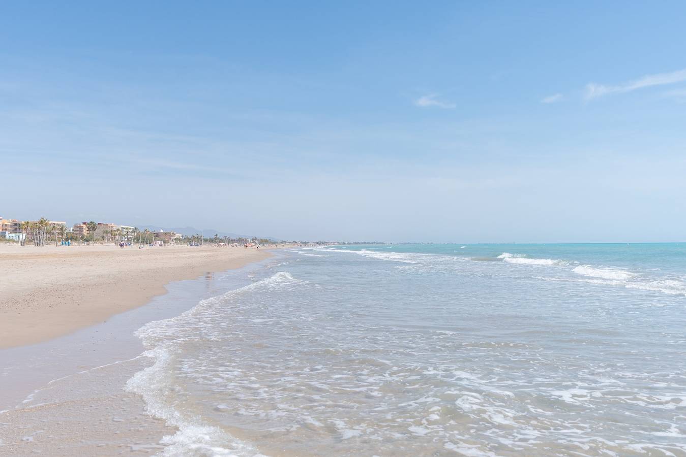 Apartamento entero, Apartamento 'Playa Canet' con vistas al mar, terraza privada y aire acondicionado. in Canet de Berenguer, Costa de Valencia