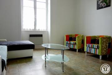 Gîte pour 6 Personnes dans Benayes, Région de Brive-la-Gaillarde, Photo 1