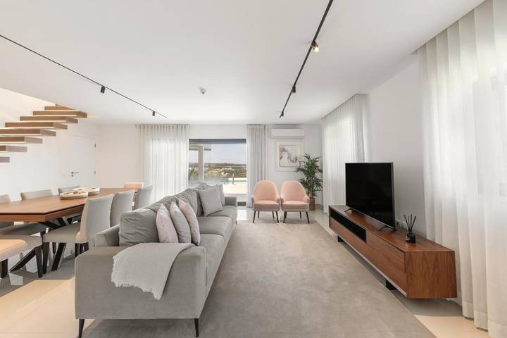 Location de vacances pour 8 personnes, avec vue ainsi que balcon et piscine à Leiria - 3