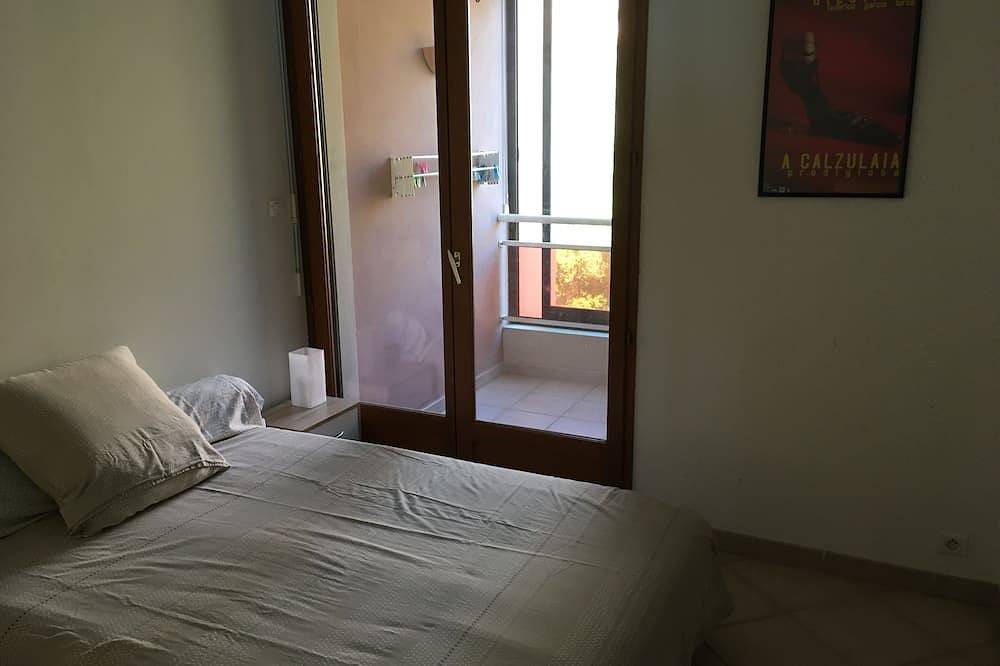 Appartement entier, Appartement 3 ch vue mer plage à 200 m proche  restos et supérette tout équipé . in Ajaccio, Golfe D'Ajaccio