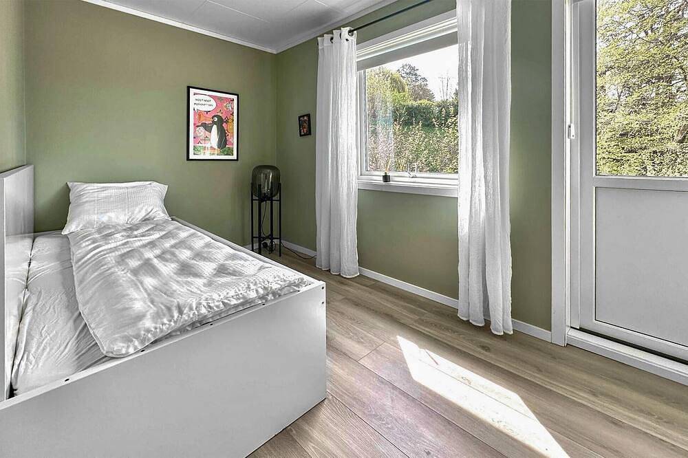 Stunning home in Mandal with house sea view in Mandal 