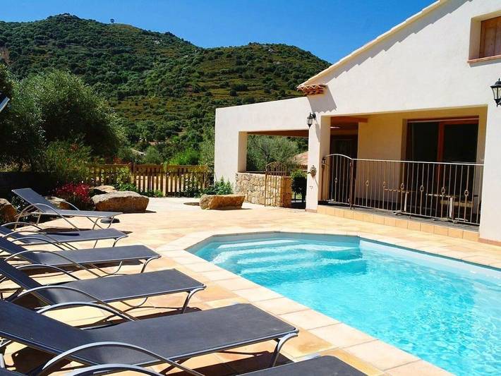 Villa per 6 persone, con Terrazza e Giardino nonché Piscina a Monticello