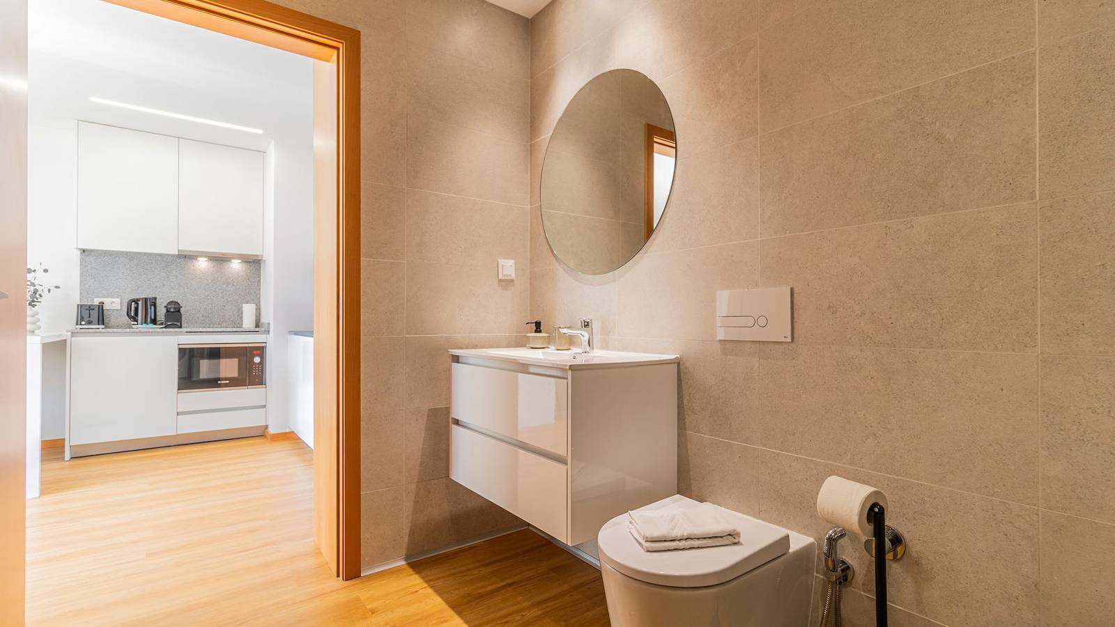 Apartamento inteiro, Infante Studio w/ Parking by Lovelystay in Mafamude e Vilar do Paraíso, Distrito do Porto