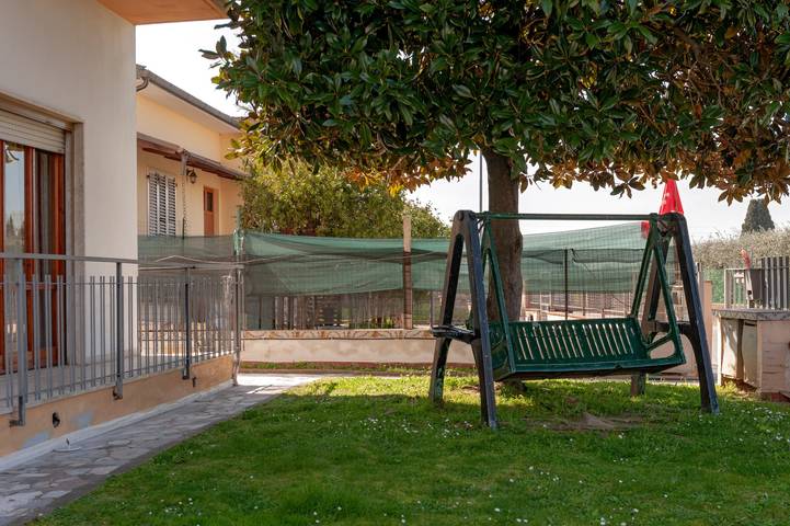 Bandb Cindy - Rosa Room with Private Terrace, Wi-Fi, and Air Conditioning in Cascina, Italian Riviera