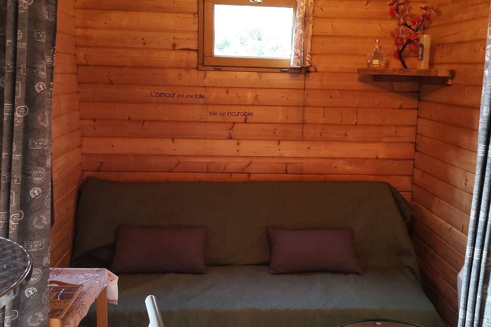 Chalet typique entièrement équipé dans propriété sécurisée vue mer méditerranée. in Sausset-les-Pins, Côte méditerranéenne (France)