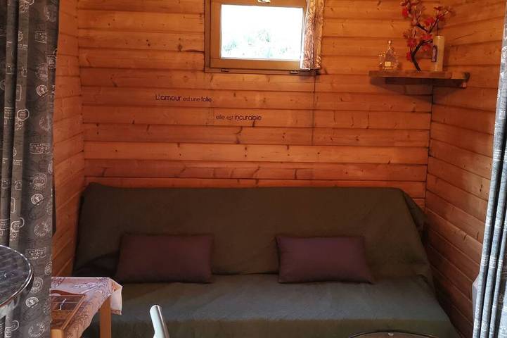 Chalet typique entièrement équipé dans propriété sécurisée vue mer méditerranée. in Sausset-les-Pins, Côte méditerranéenne (France)