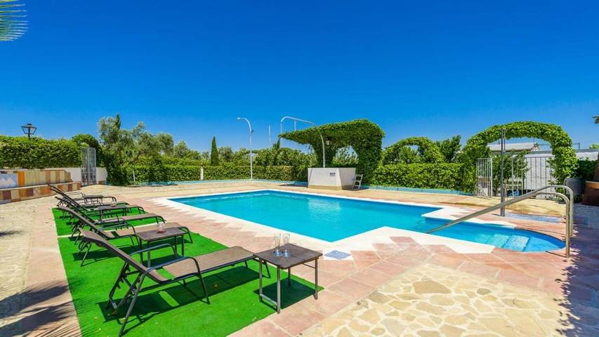 Location de vacances pour 14 personnes, avec jardin ainsi que piscine et terrasse à Campillos - 2