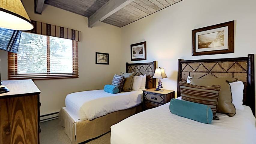 Vacation rental for 6 people, with hot tub and pool as well as balcony in Aspen Snowmass