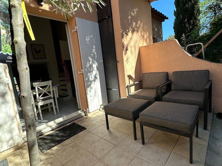 Ferienhaus für 4 Personen, mit Balkon und Terrasse sowie Pool und Ausblick in Cogolin - 2