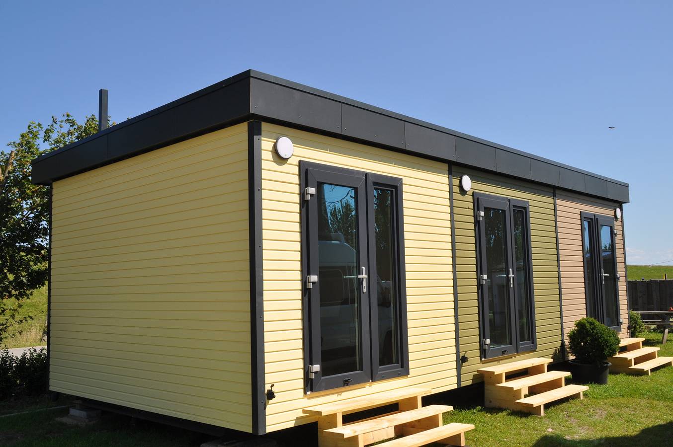 Entire holiday apartment, Tiny Home 'Surfbrett 2' with Shared Garden and Wi-Fi in Dahme, East Holstein