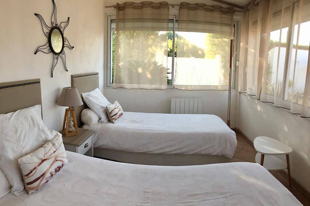 Waterfront self-catered house in Coti-Chiavari, Ajaccio region