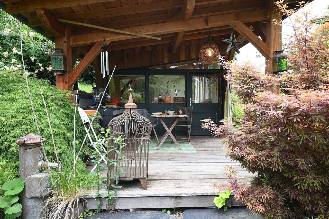 Cabane "Petit Bouddha" avec vue sur les montagnes, bassin et terrasse privée in Arrien-en-Bethmale, Parc naturel régional des Pyrénées ariégeoises