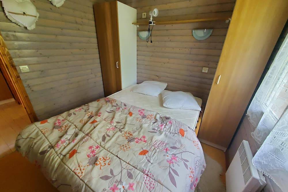 Chal Grotte Du Loup 1 in Murol, Parc naturel régional des Volcans d'Auvergne