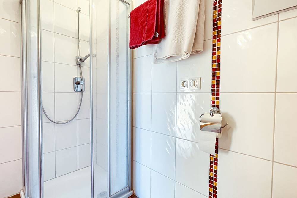 Ganze Wohnung, Doppelzimmer mit Balkon 1 - Haus Rindberger und Pfarl in Salzkammergut-Berge, Zell am Moos