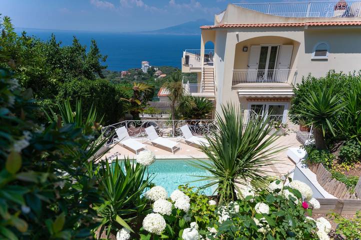 Location de vacances pour 10 personnes, avec jardin et vue sur l’océan à Sorrento - 4