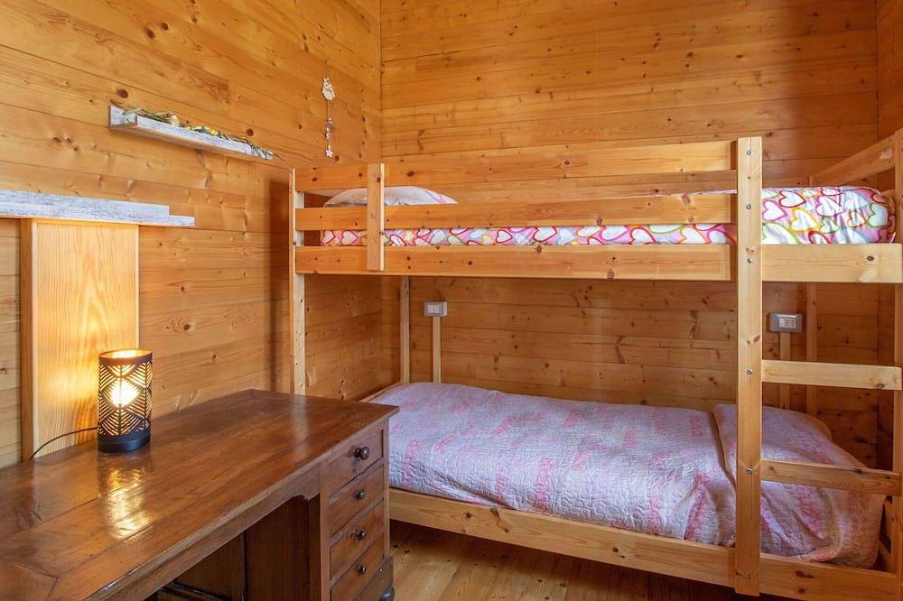 Beautiful private villa for 4 guests with A/C, private pool, Wifi, Tv, balcony and parking in Panicale, Lake Trasimeno