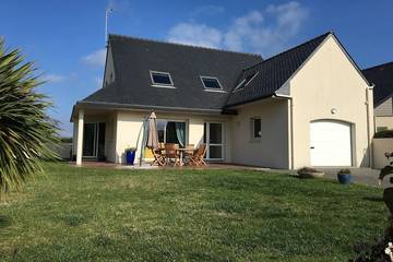 Location de vacances pour 8 personnes, avec jardin et terrasse dans Portsall