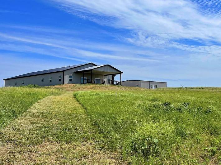 Lodge for 30 people, with yard in Kansas