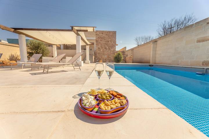 Location de vacances pour 8 personnes, avec jardin ainsi que vue et terrasse, animaux acceptés à Taviano - 3