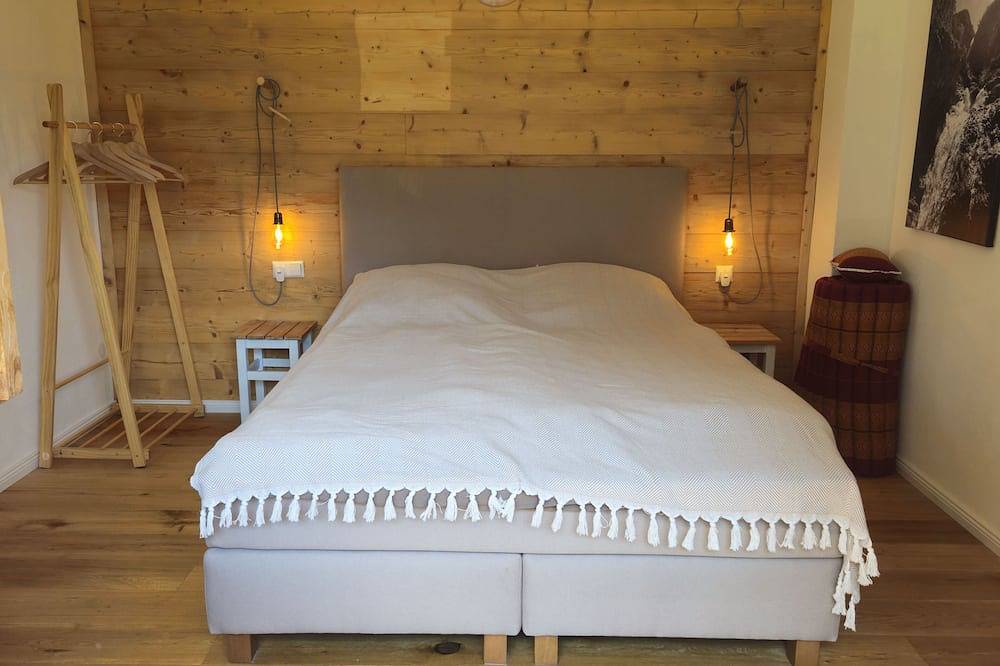 Ganze Wohnung, Ferienwohnung Alpenblume für 2 Personen mit Terrasse und überdachtem Balkon in Lechtaler Alpen, Bach