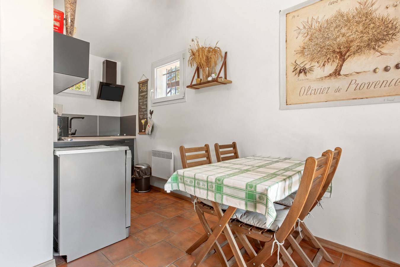 Ganze Wohnung, Appartement 'Les Tarentes' mit Bergblick, Gemeinschaftspool und Wlan in Cotignac, Brignoles Region